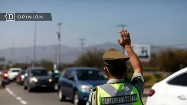 El Desconcierto | 30235 imagen de un carabinero en una carretera.webp