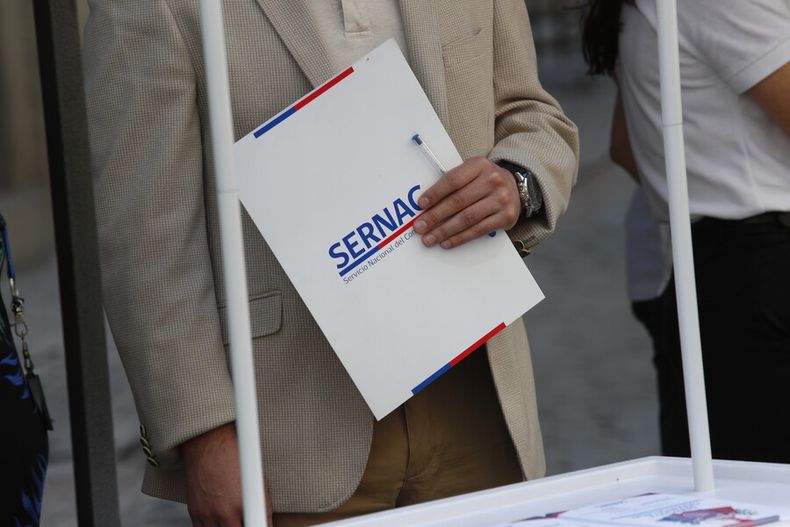 por retraso en entregas y reclamos sin respuestas sernac oficia a empresa de muebles especializados.jpg