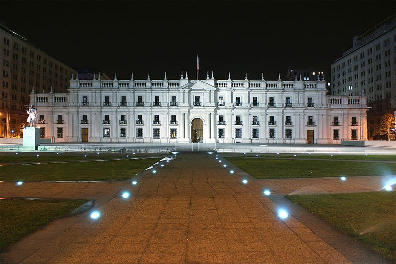 LA_MONEDA_DE_NOCHE.jpg