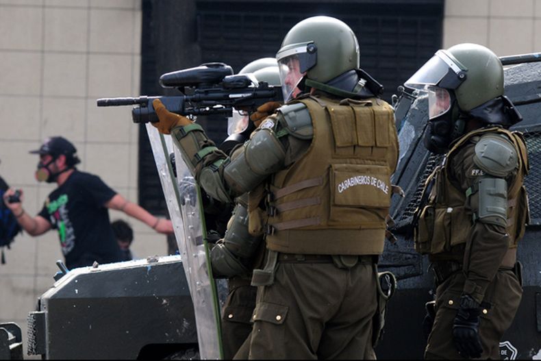 carabineros_182921 1.jpg