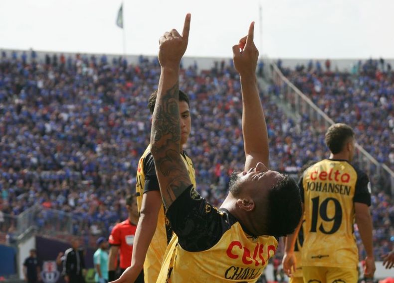 Andres Chavez festeja el empate de Coquimbo ante la U en el Nacional Agencia Uno.jpg