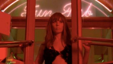 VIDEO| El espectacular nuevo look de Javiera Mena en el single que canta junto a la vocalista de Bomba Estéreo