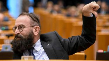 Organizador de la orgía con eurodiputado denuncia a la policía por homofobia