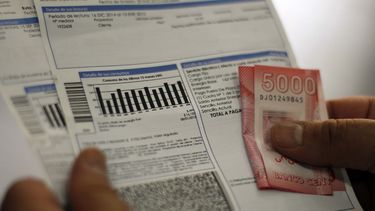 Las cuentas de la luz subieron el costo de la vida en Chile: IPC de julio llegó al 0,9%