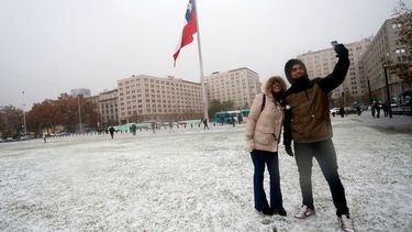 Enel activa plan de contingencia ante pronóstico de nieve en Santiago: Así es como debes informar un corte de luz