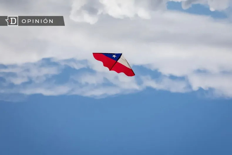 24193 imagen de un volantin con la bandera chilena.webp