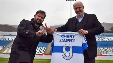 El Desconcierto | boric manda duro recado a la uc por desvinculacion de historico jugador  esperamos se les trate con respeto.webp