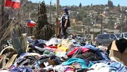 que los chilenos compren menos ropa y crear empleos para reparar y reciclar prendas: chile lanza politica contra vertederos textiles