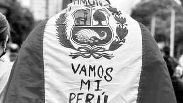 ¿Por qué Perú aún no ha proclamado al presidente tras un mes de la segunda vuelta de sus comicios?