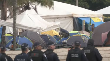 Ejército brasileño desmantela campamento de bolsonaristas frente a cuartel militar