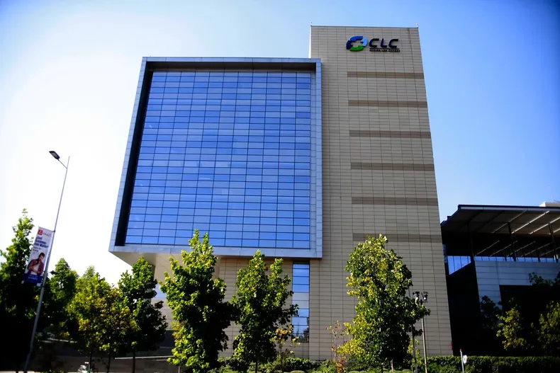 se opero tumor cerebral y perdio vision por negligencia postoperatoria  clinica las condes debera pagarle 40 millones.webp