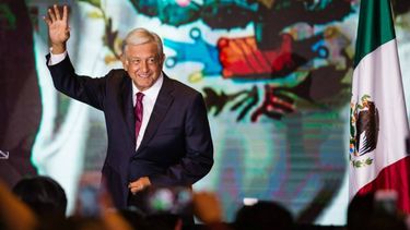 No al gobierno rico y el pueblo pobre: López Obrador declaró formalmente abolido el modelo neoliberal en México