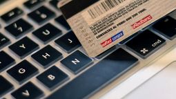 Ripley, Opaline y Colloky bajo la lupa del Sernac: Cobran por retirar productos en tiendas