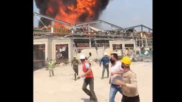 VIDEOS| Voraz incendio afecta puerto de Beirut en la misma zona de la explosión