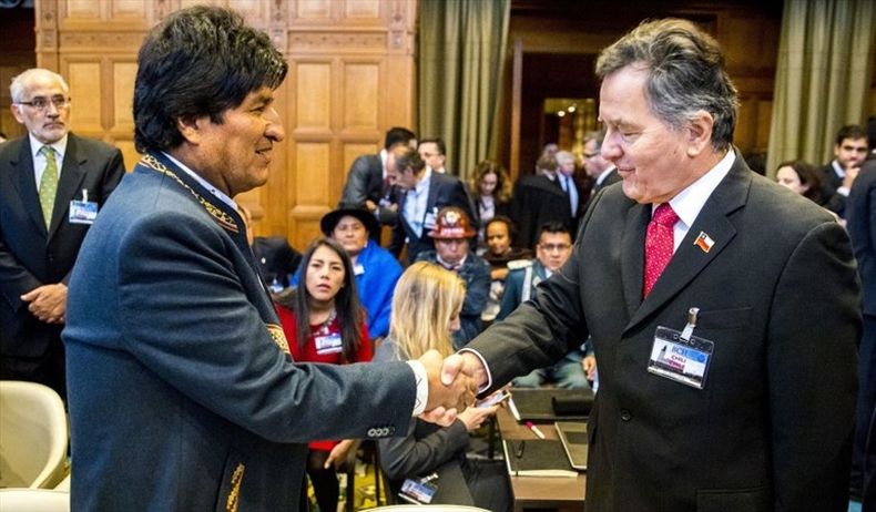 evo morales roberto ampuero.jpg