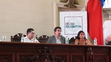 Senador Juan Ignacio Latorre y movimiento Deuda Educativa se reúnen con deudores educacionales y lanzan campaña “Fin al Dicom por estudiar”