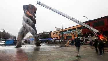 En Valparaíso se incendió el Monumento a la Solidaridad frente al Congreso