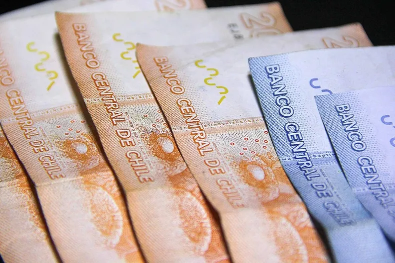 21771 billetes20y10mil.webp