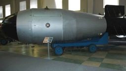 Rusia advierte a Estados Unidos recordando que tiene al padre de todas las bombas