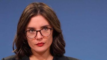 Políticos de oposición viralizan fake news sobre Camila Vallejo: Ninguno ofreció disculpas