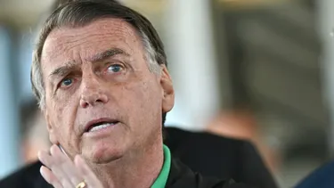 Ordenan arresto domiciliario a Bolsonaro por violar medidas cautelares en caso que investiga golpismo