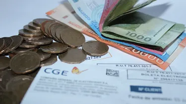 Las propuestas del Congreso que apuntan a devolver los cobros indebidos tras error de cálculo en cuentas de luz