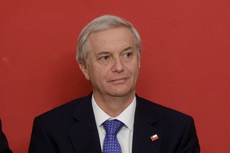 José Antonio Kast sigue cayendo en las encuestas. - Agencia Uno