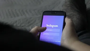 Abogada denunció amenazas misóginas por Instagram y hombre dijo que ella creó perfil falso: Corte descartó y ordenó frenar acoso