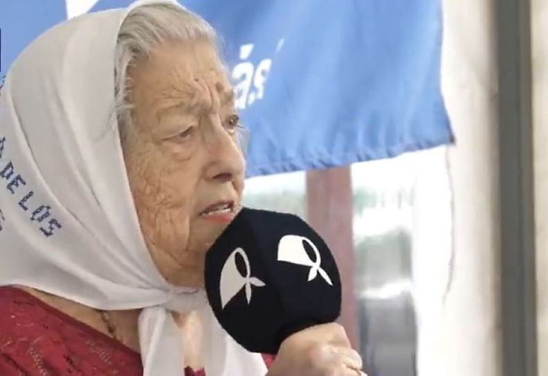 Madres de la Plaza de Mayo.jpg