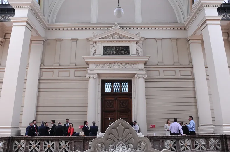 le rechazaron 17 licencias medicas pese a dolor por amputacion y fue a juicio suprema expreso que puede seguir trabajando.webp