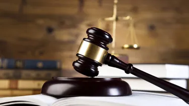 Lo echaron por acoso sexual y juzgado ordenó pagarle años de servicio: Corte revocó y eximió a empresa del pago