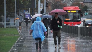 Río atmosférico categoría 4 traerá hasta 60 mm de lluvia a Santiago: Senapred decreta alerta roja por desbordes en el sur