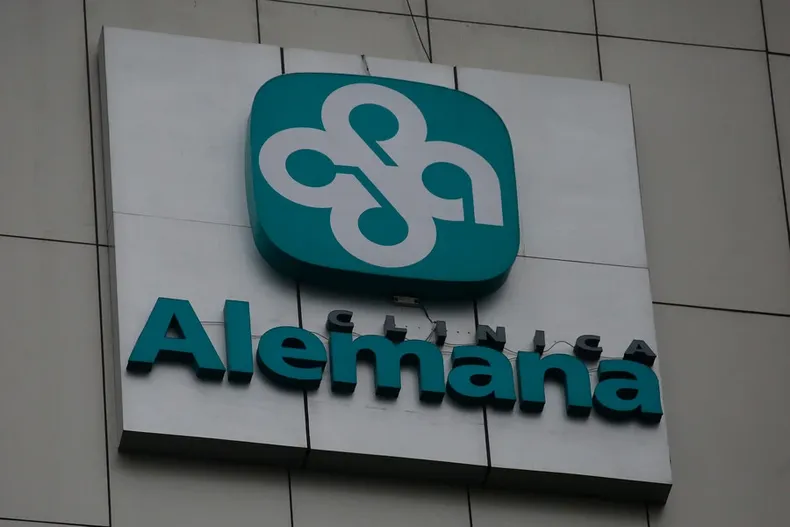 clinica alemana indemnizara con 100 millones a familia de neonato que sufrio infeccion por alimentacion contaminada.webp