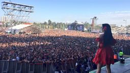 VIDEO| El impresionante coro de 80 mil personas cantando Tu falta de querer en el show de Mon Laferte en Lollapalooza