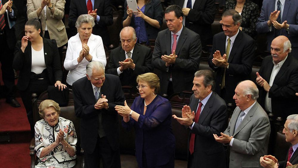 Escalonas, Lagos y Guaidó: Chile, país despolitizado y la decepción en medio de la crisis