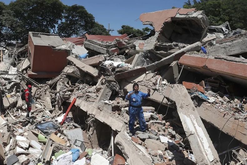Mucha destrucción en Colombia tras fuerte terremoto - Agencia EFE