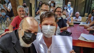 Más de 878 escritores y escritoras firman en apoyo a Gabriel Boric