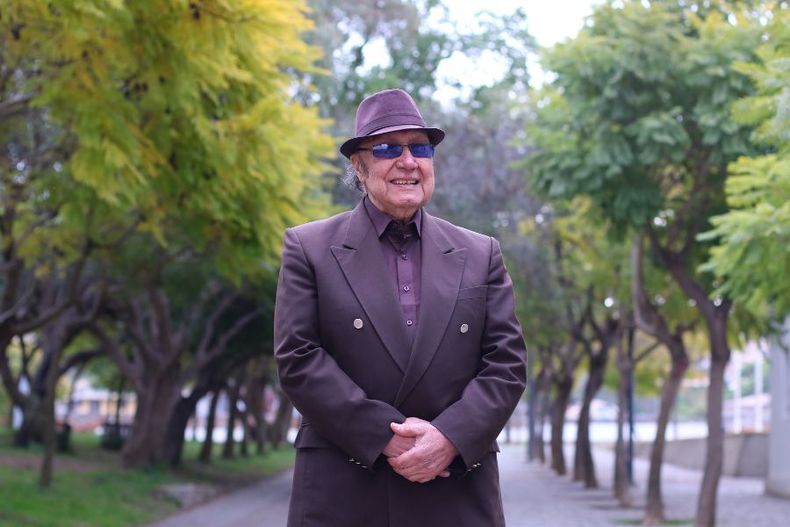 4354 cesar olivares icono de la bohemia portena.jpg