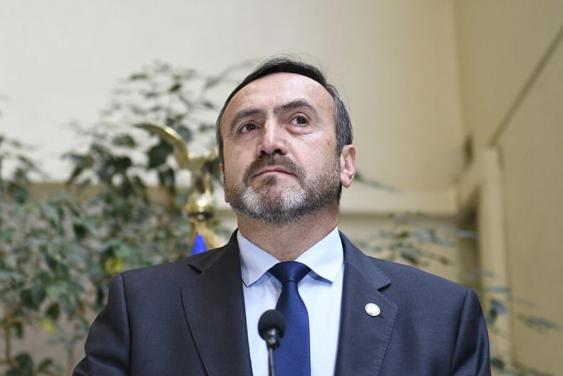 diputado acusado por violacion a menor sufre robo en bencinera y relata cinematografica persecucion.jpg