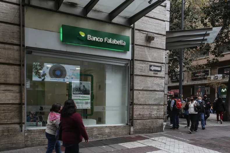 tras ser victima de fraude cmr falabella le cobro pagare por casi 30 millones juzgado dijo que deuda no tenia justificacion.webp