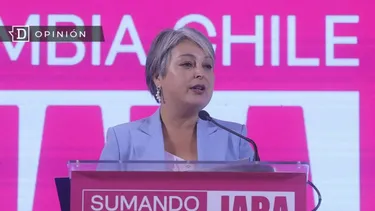 El Desconcierto | 27010 jeannette jara hablando desde un podio 2.webp