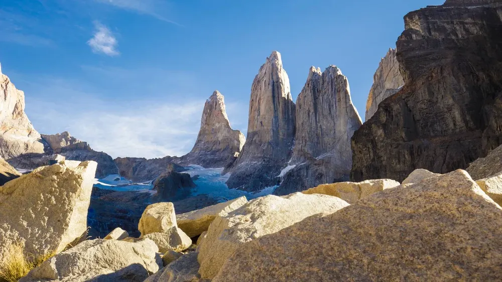 Conaf anuncia alza de hasta 180% en entrada para chilenos a Torres del Paine en medio de paro indefinido de guardaparques