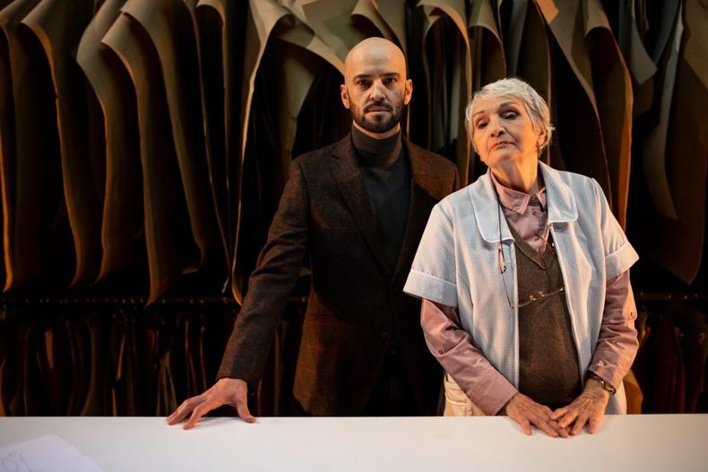 critica de teatro el traje de novio la profunda emocion de un encuentro inesperado scaled e1675175864960.jpg