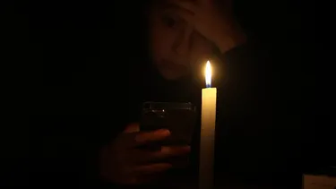 Condominio cortó la luz por deudas a familia con niña electrodependiente y Suprema ordena restituir el suministro