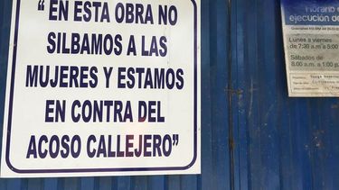 Obreros de construcción peruana en Miraflores se declaran en contra del acoso callejero