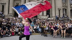 Lanzan libro que reflexiona sobre activismo artístico y participación ciudadana en Chile