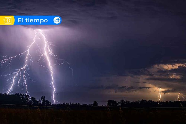 20757 posibles tormentas electricas santiago.jpg
