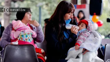 El Desconcierto | 20792 mujeres dando leche sus bebes en una sala de espera.webp