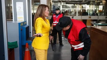 Cathy Barriga sigue en libertad: Mantienen medida cautelar en reformalización por pagos a niñera