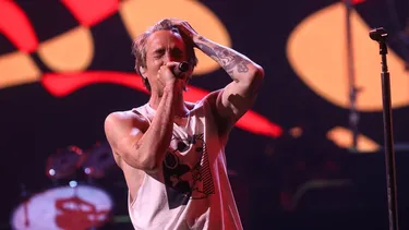 El Desconcierto | el incomodo momento de tita ureta entrevistando a vocalista de incubus en vina 2025  lo invito a comer mariscos y el es vegano.webp